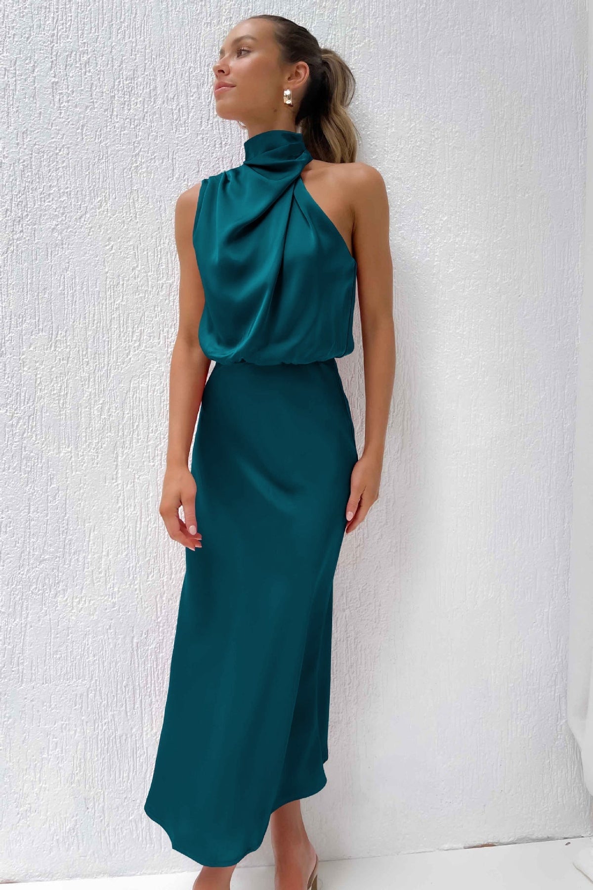 Melira - Regal High-Collar Maxi Dress - Light Green