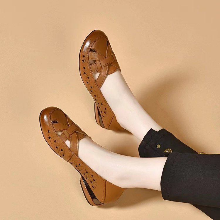 Noemi - Cutout Comfort Flats - Brown
