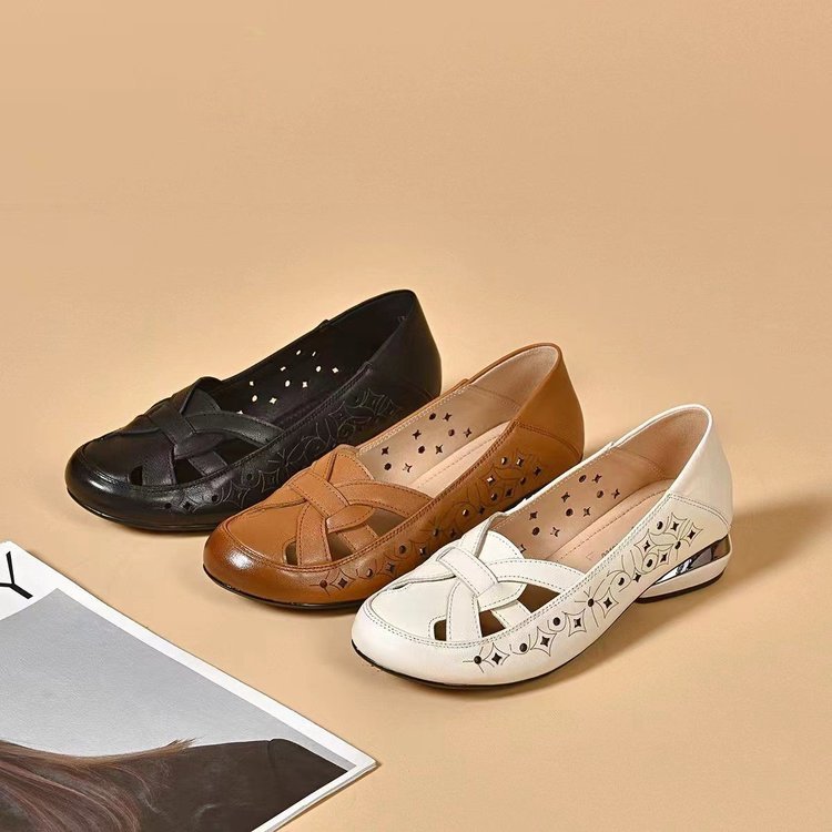 Noemi - Cutout Comfort Flats - Brown