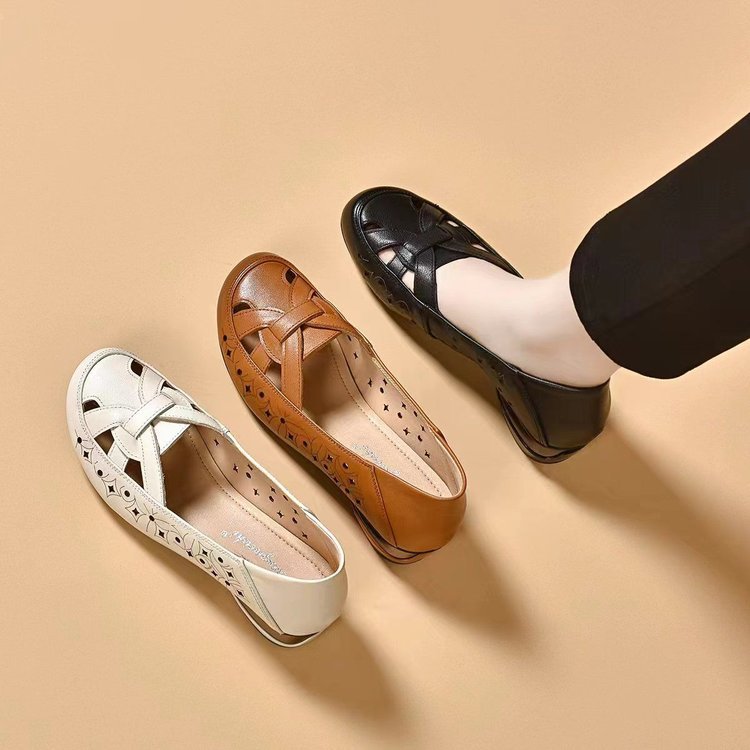 Noemi - Cutout Comfort Flats - Brown