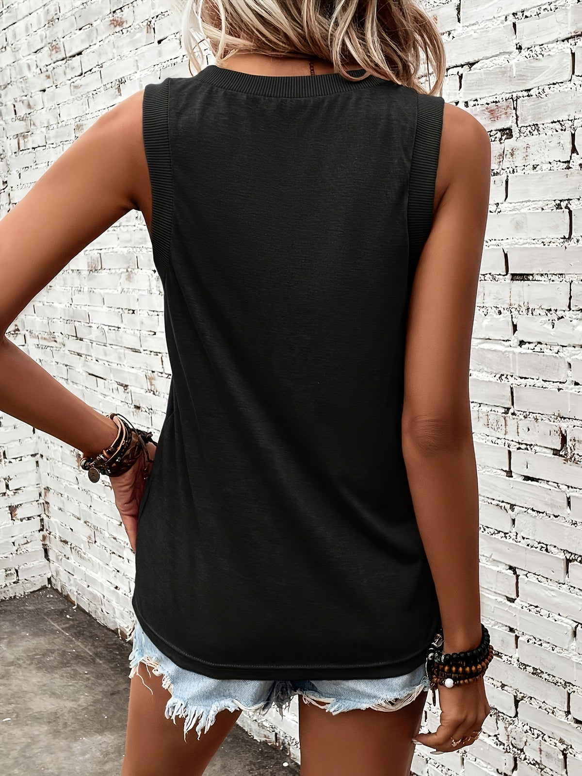 Megan - Soft-Touch Sweetheart T-Shirt - Black